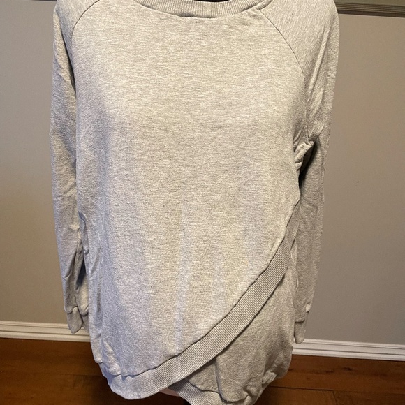 Seraphine maternity grey crewneck top, size L - Picture 2 of 7